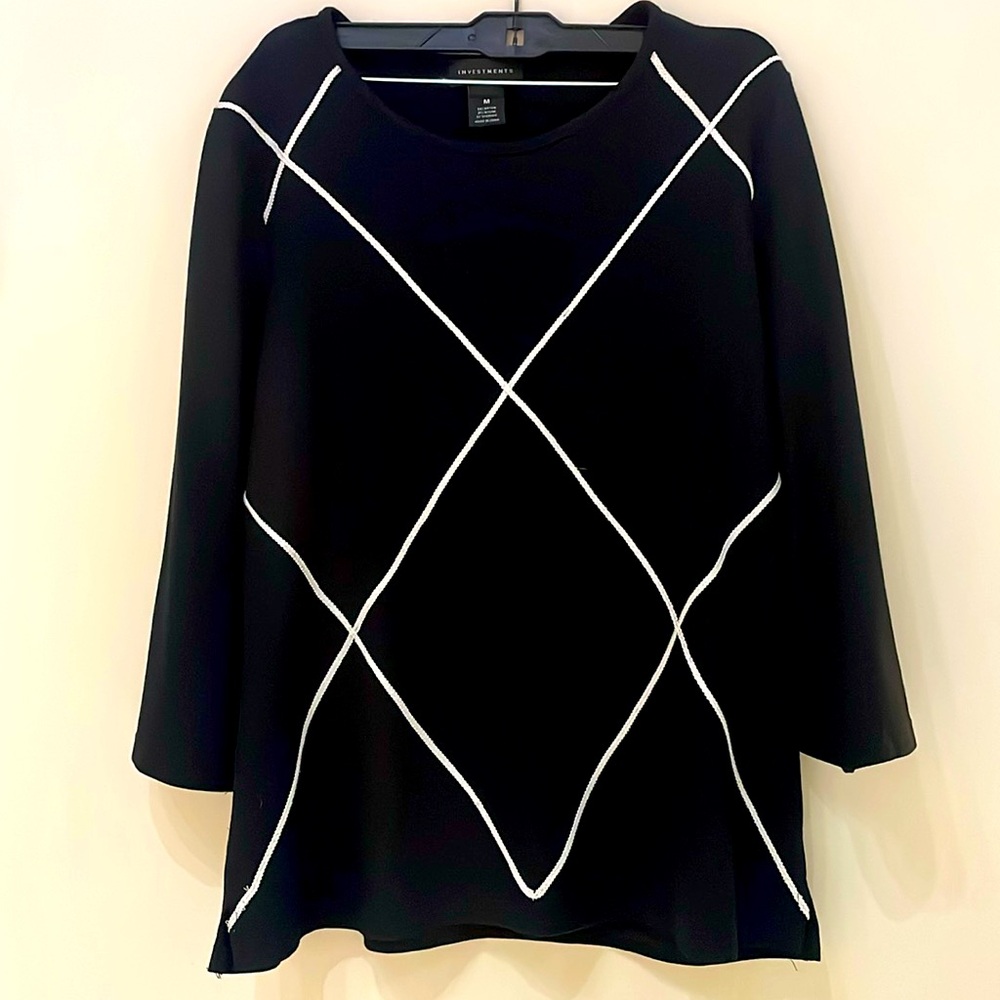 EUC, size‎ m, investments, black & white top, 3/4 sleeves